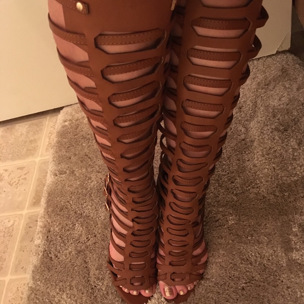 Brand New Gladiator Tan heel